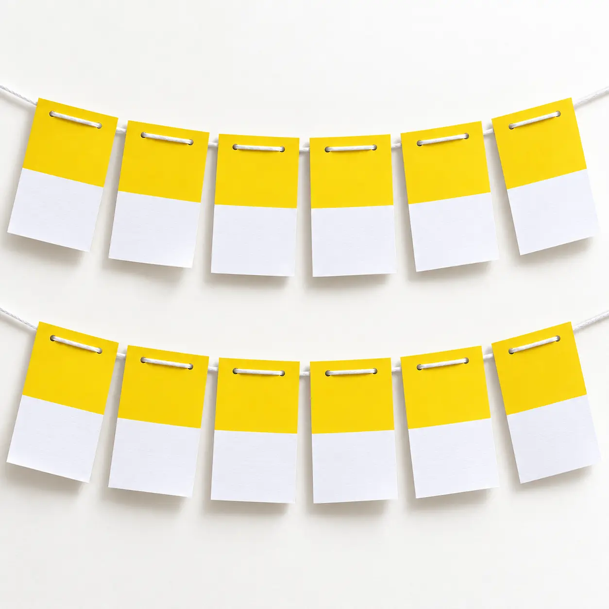 Banderin Rectangular de Cartulina Blanco y Amarillo 2 Mts.